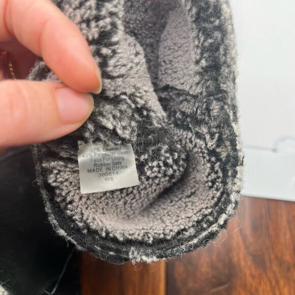 Toms Nepal Black White and Grey Leather Moccasin Boots Size 6 - Picture 5 of 5